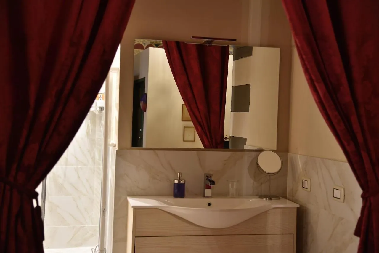 Cozy Apartment In A Private Museum In Oltrarno Floransa